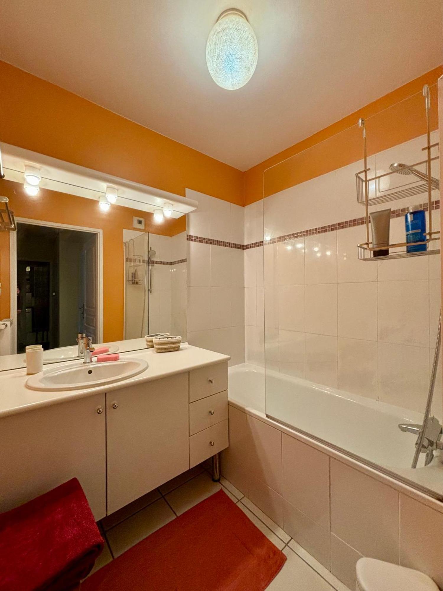 Appartement Proche Centre Parking & Terrasse بُيزانكون المظهر الخارجي الصورة